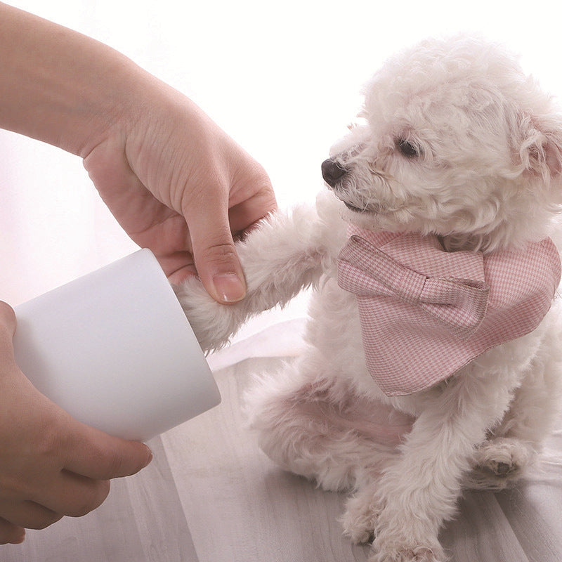 Dog using FIELORA paw cleaner to clean muddy paws after a walk